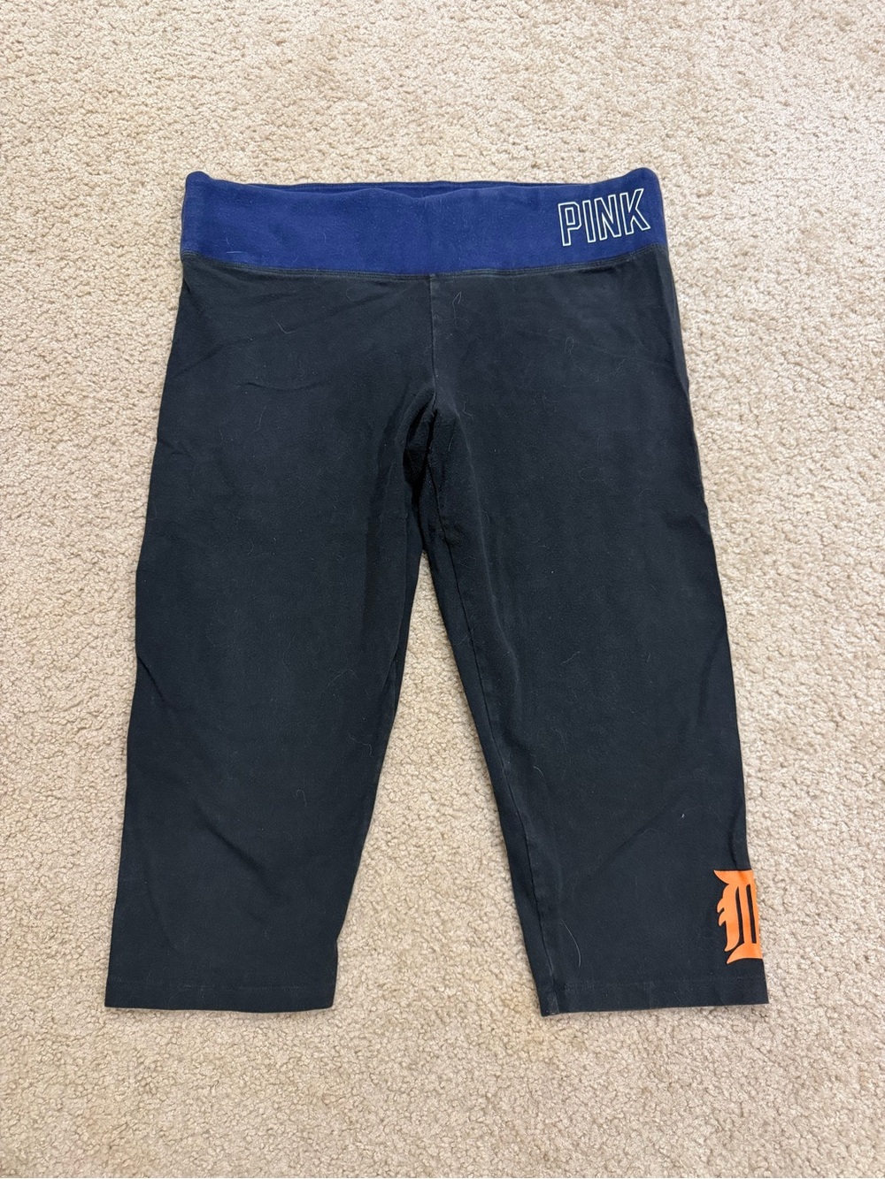 PINK Victoria's Secret Women's Detroit Tigers Capri Leggings with Navy Waistband